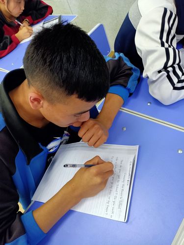 新奥今晚买什么和2初中生救落水儿童与初中生救落水老人